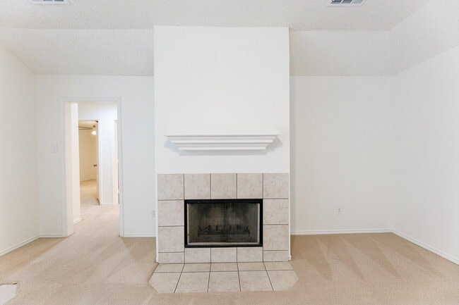 Building Photo - 10104 Englewood Ave