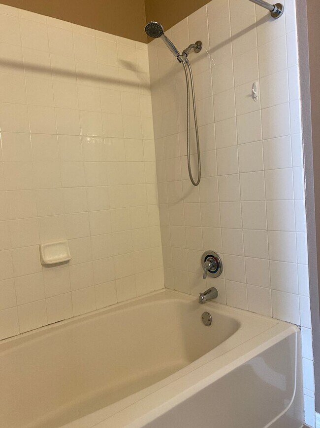 Building Photo - Beautiful 2 bedroom, 2.5 bath Condo in the...
