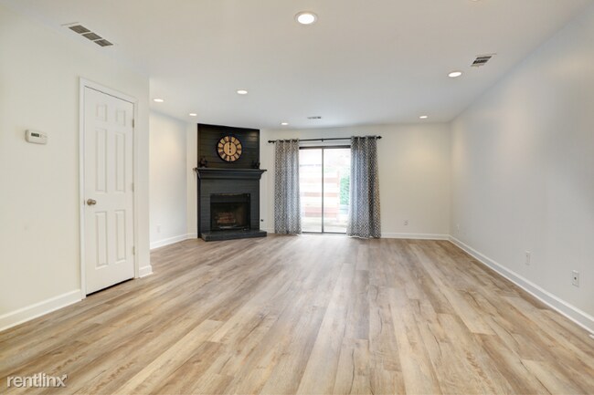 Building Photo - 2 br, 3 bath Townhome - 2844 Webb Bridge Rd.