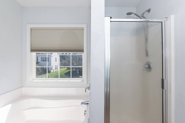 Building Photo - Beautiful 3-Bedroom Single Family Home wit...