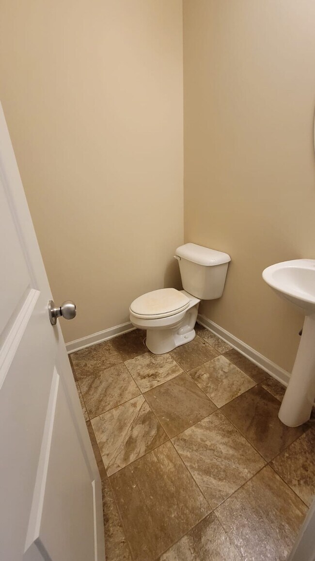 Building Photo - 2545 Piering Dr