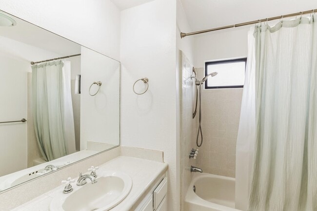 Building Photo - 45324 Driftwood Dr
