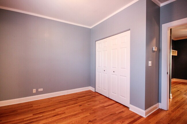 Building Photo - 250-2 N Lincoln Ave