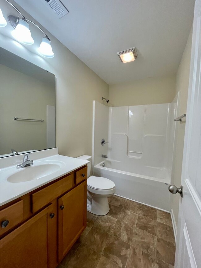 Building Photo - 5 Bedroom/3 Bath home with Garage in Tiger...