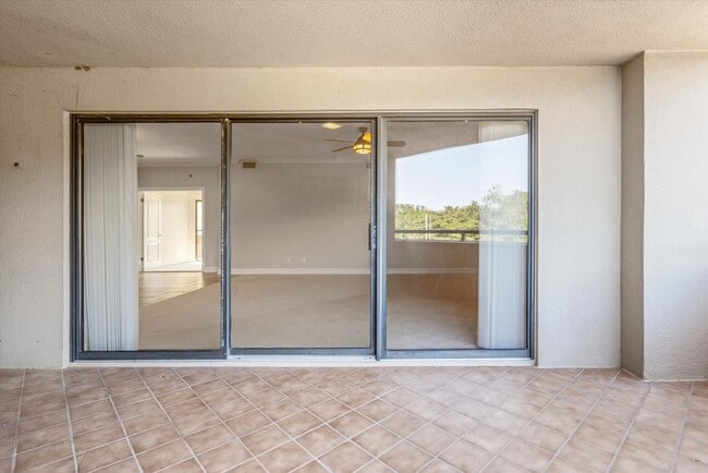 Building Photo - GREAT COMMUTE & AMENITIES