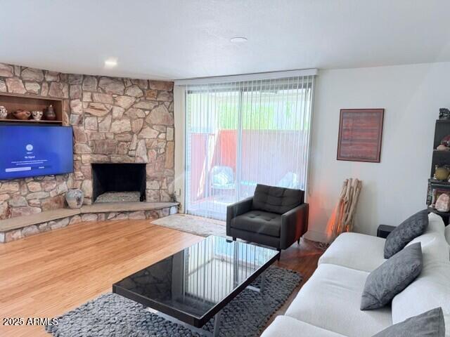 Building Photo - 6943 E 3rd St