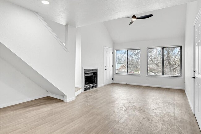Building Photo - 11560 N May Ave