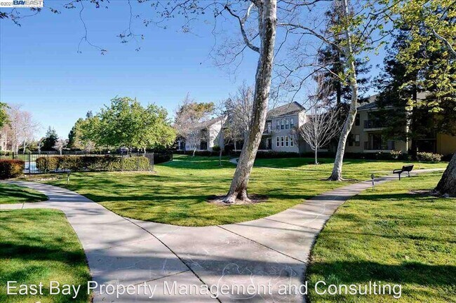 Building Photo - 2 br, 2 bath House - 39400 Albany Common #B