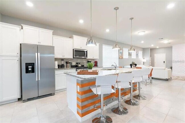 Building Photo - 7243 Oak Hammock Dr