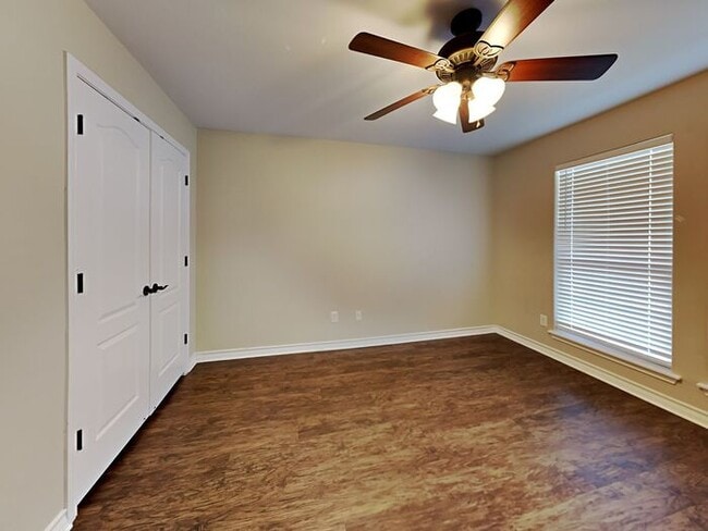 Building Photo - No Application Fees* $250.00 off 1st month...