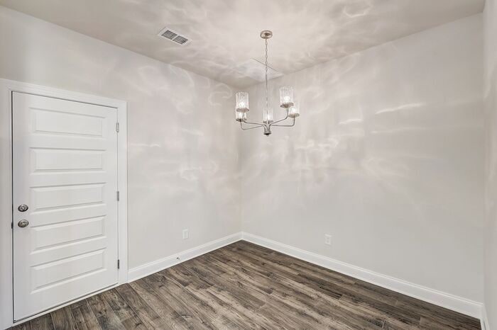 Building Photo - 1001 Lifford Ln