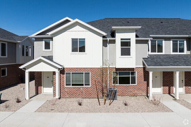 Building Photo - Villas at the Pointe