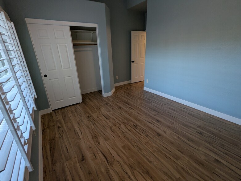 Building Photo - 267 E Smoke Tree Rd