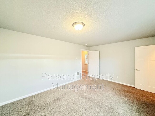 Building Photo - 12600 NE 49th St