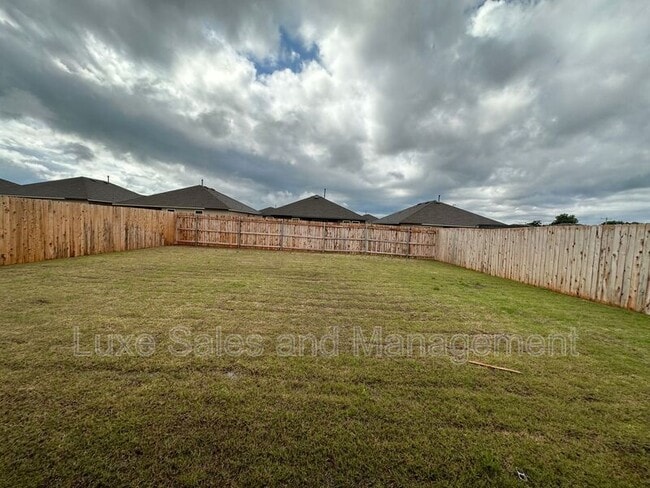Building Photo - 10516 SW 41st Pl