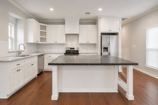 Building Photo - 921 Kern St