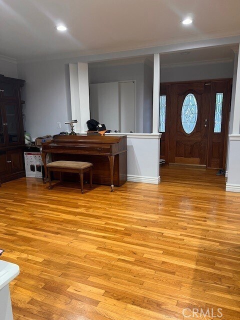 Building Photo - 15854 Chatsworth St