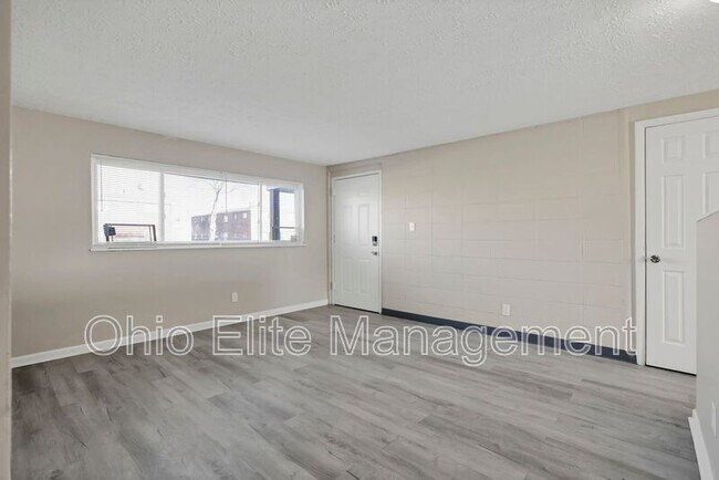 Building Photo - 3605 Cushing Dr