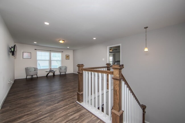 Building Photo - Luxury 5 Bedrooms 3 Full Baths 2 Car Garage