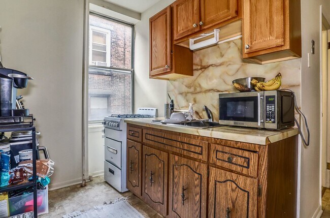 Building Photo - 106 11th St