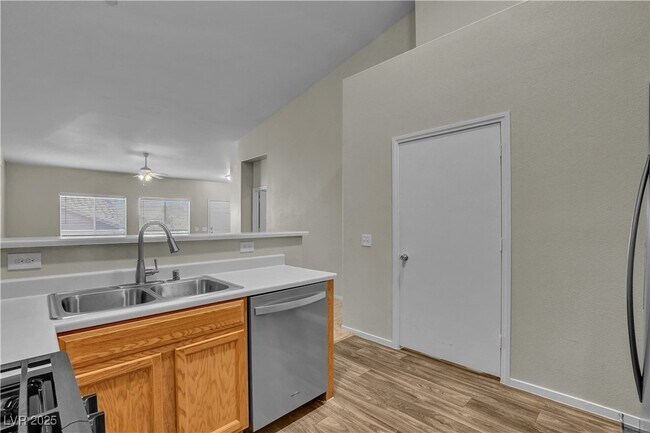 Building Photo - 2052 Jade Creek St