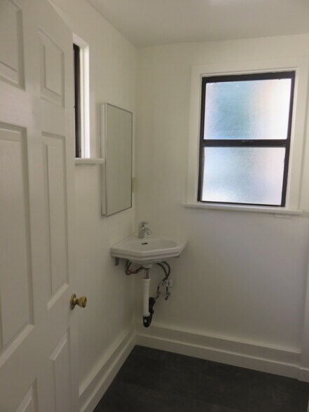 Building Photo - 508 Allen Ave