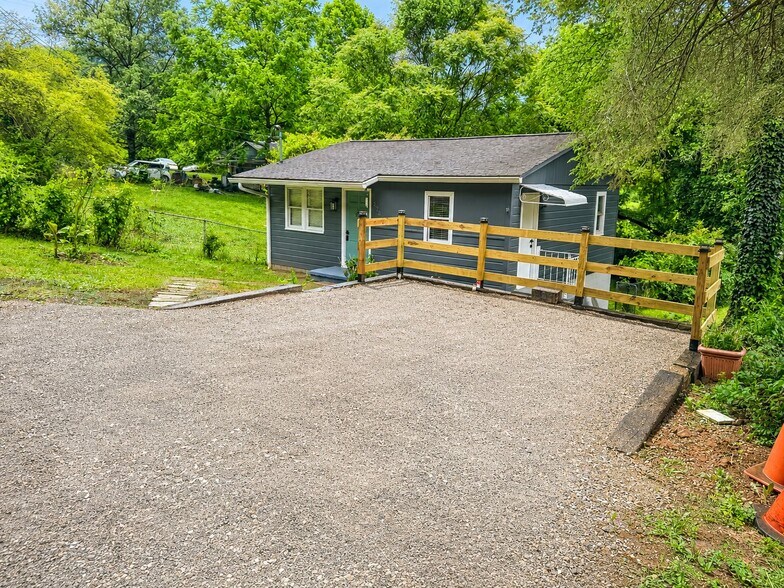 Building Photo - 2723 W Blount Ave