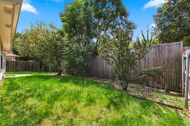Building Photo - 1012 Waterview Dr
