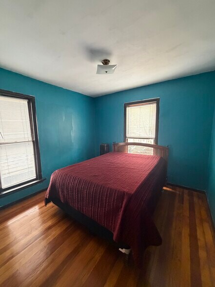 Building Photo - 612 Cherry St