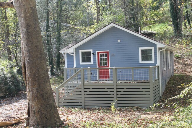 Building Photo - 3 bedroom 2 bathroom home
