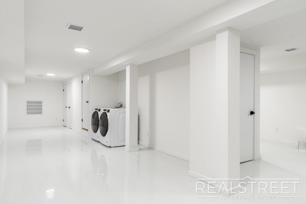 Building Photo - Brand New 2 Bed 2 Bath Duplex with Private...