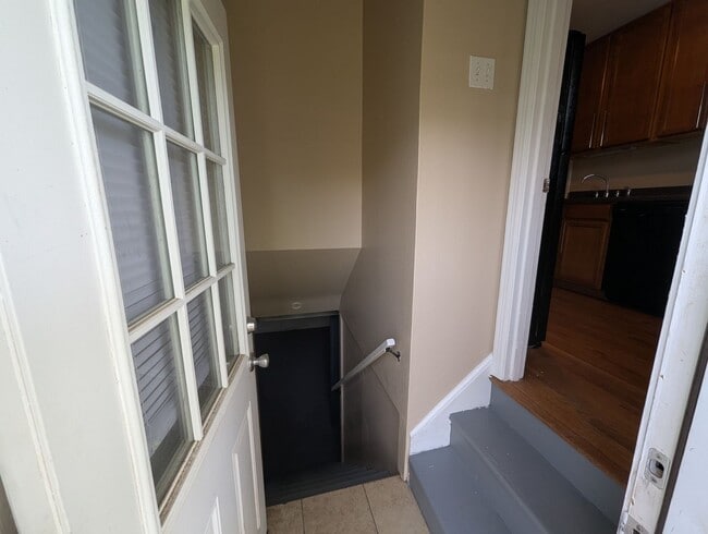 Building Photo - Your Perfect Home Awaits — Cozy, Updated, ...