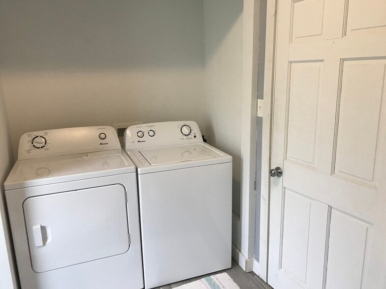 Building Photo - 513 4th Ave NW