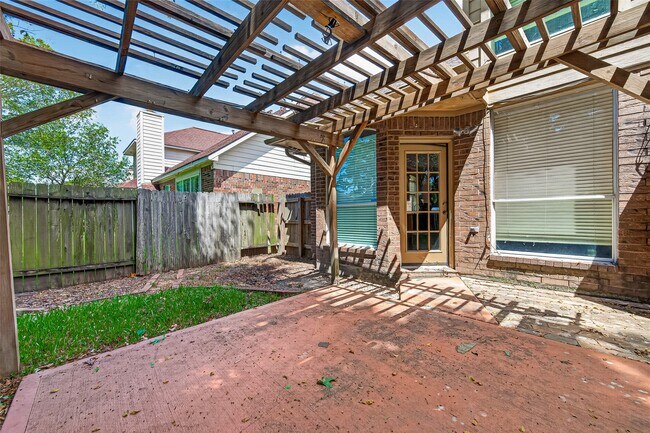 Building Photo - 18515 Autumn Park Dr