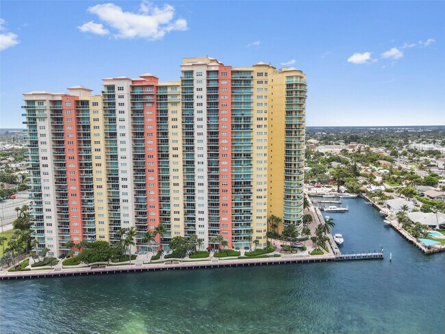 Building Photo - 2650 Lake Shore Dr