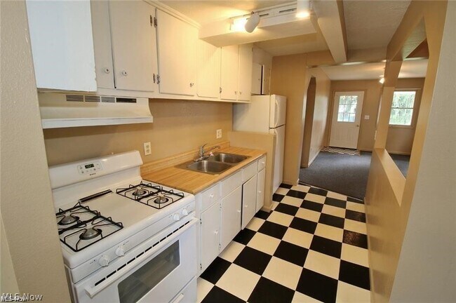 Building Photo - 39 W 2nd St