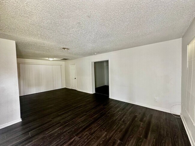 Building Photo - 4655 Cepeda St