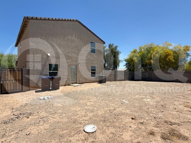 Building Photo - 822 N Navajo Ln