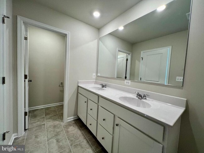 Building Photo - 253 Telluride Wy