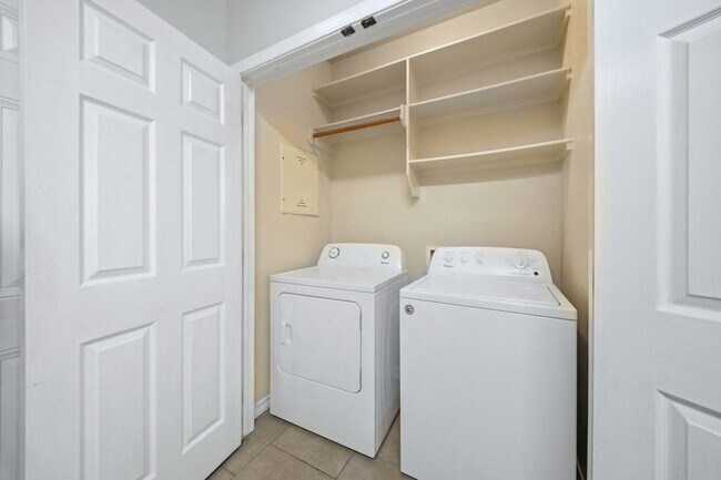 Building Photo - 104 Kleine Ln