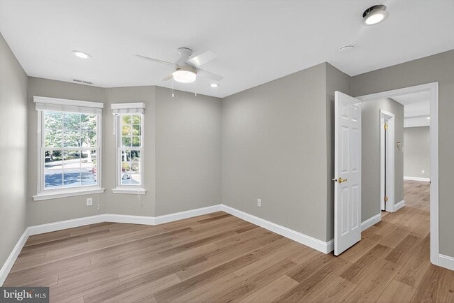 Building Photo - 806 Diamond Dr