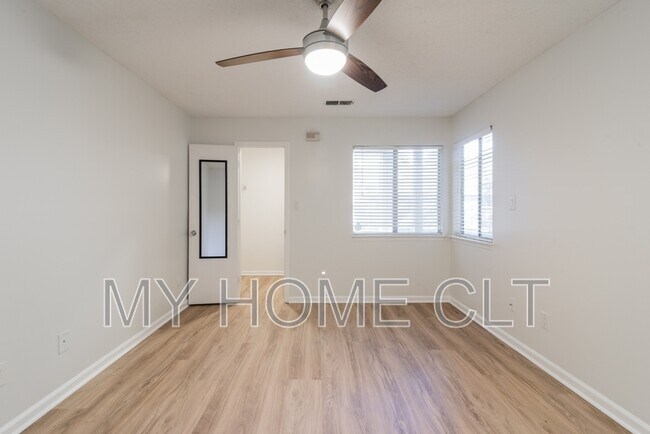 Building Photo - 2539 Stockbridge Dr