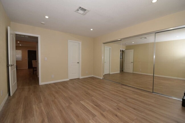 Building Photo - Large 2Bedroom | 2nd Floor | Highly Remodeled