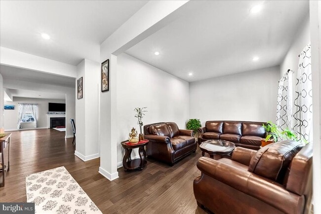Building Photo - 305 Goodwick Dr