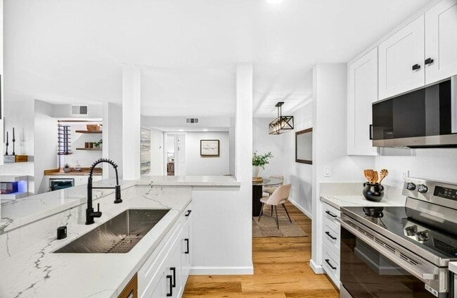 Building Photo - 2639 Pirineos Way