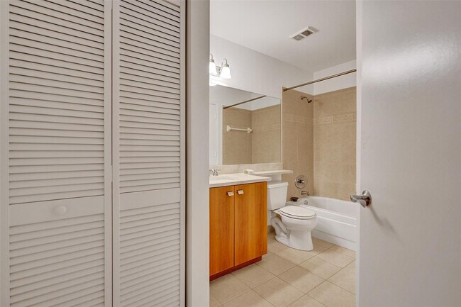 Building Photo - 1050 Crystal Way