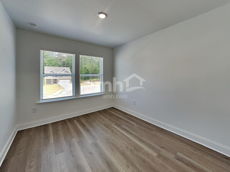 Building Photo - 950 Carnelian Ln