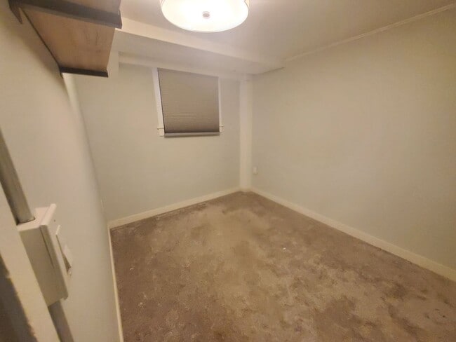 Building Photo - Charming 4 bed, 2 bath, fully fenced, cove...