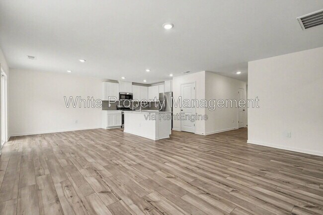 Building Photo - 313 W 18th St