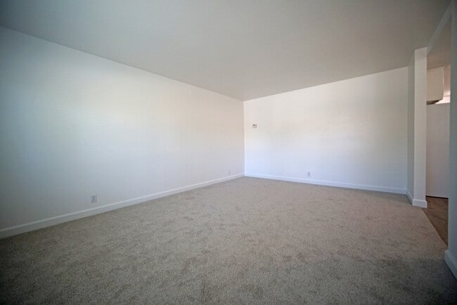 Building Photo - 20 Manley Ct